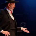 El maestro Juan Martínez que estaba allí, Texto: Manuel Chaves Nogales Un espectáculo de: Xavier Albertí Reparto: Miguel Rellán