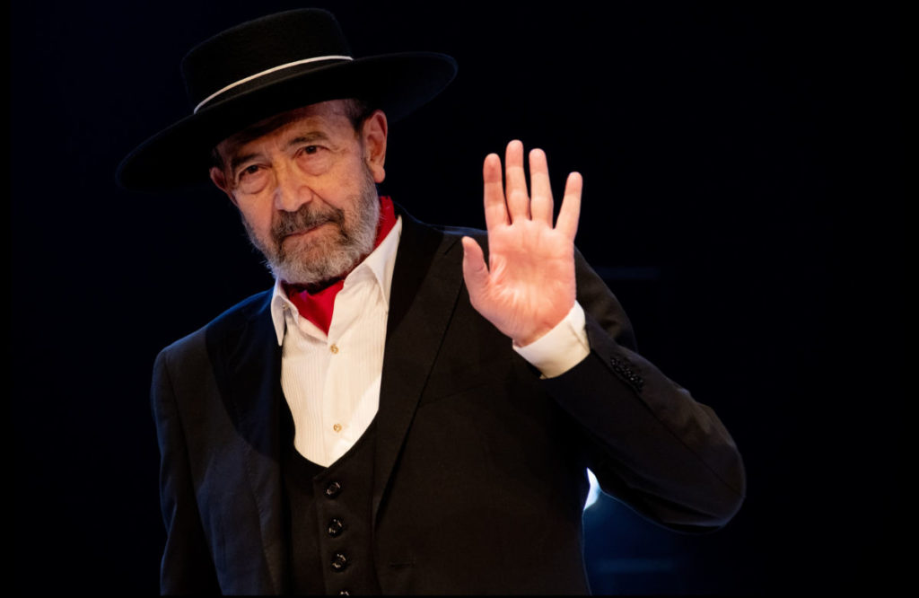 El maestro Juan Martínez que estaba allí, Texto: Manuel Chaves Nogales Un espectáculo de: Xavier Albertí Reparto: Miguel Rellán